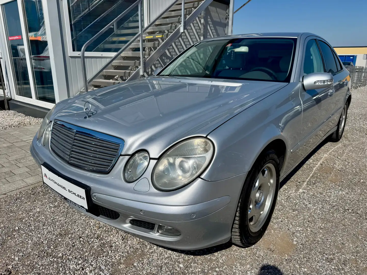 Mercedes-Benz E 200 E 200 CDI Schalter 230 000 km Silber - 1