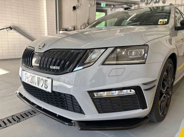 Skoda Octavia Octavia III Combi Combi 2.0 TSI DSG RS60