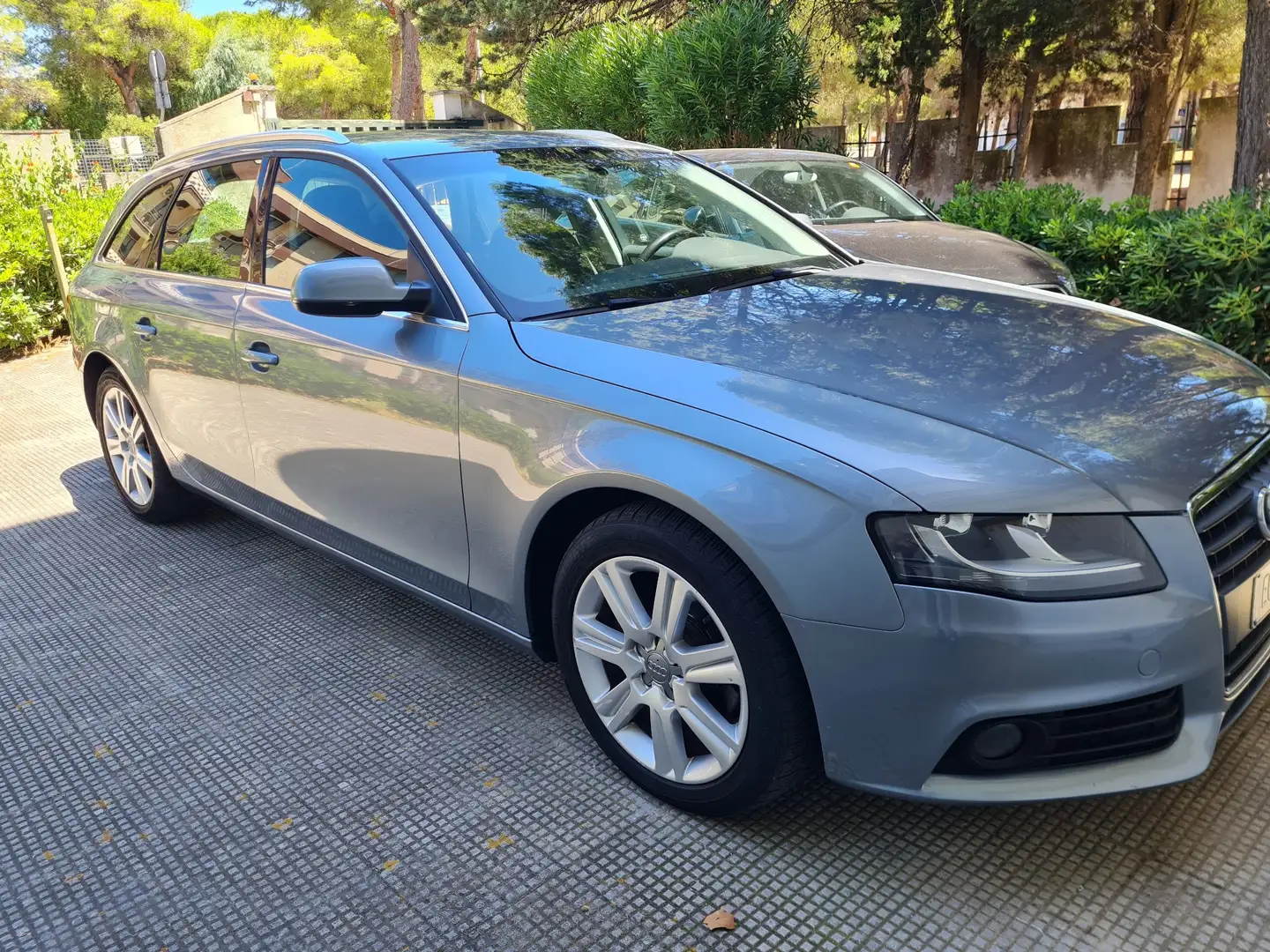Audi A4 Avant 2.0 tdi Ambiente fap - 2