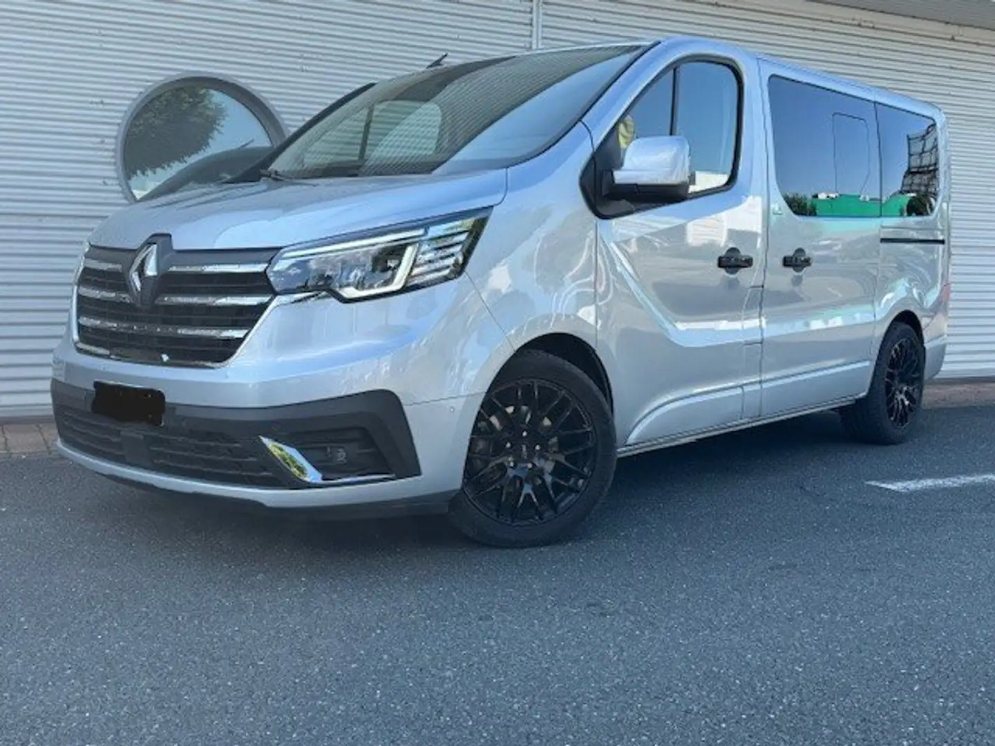 Renault Trafic SpaceClass dCi170EDC Escapade P. Tiefer 18" VOLL Plateado - 1