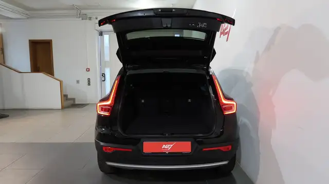 Volvo XC40 view 11