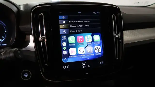 Volvo XC40 view 8