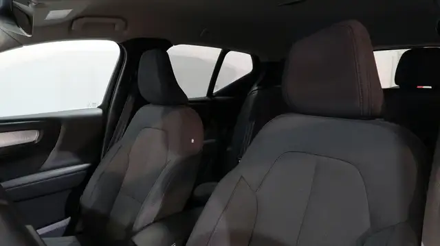 Volvo XC40 view 30