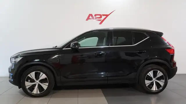 Volvo XC40 view 3