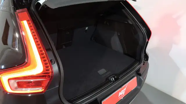 Volvo XC40 view 21
