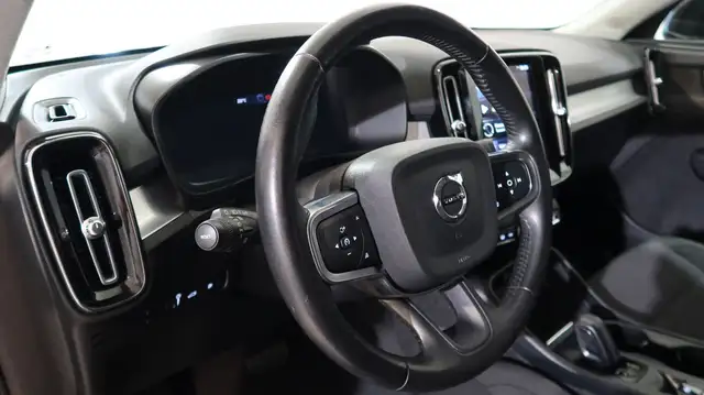 Volvo XC40 view 4