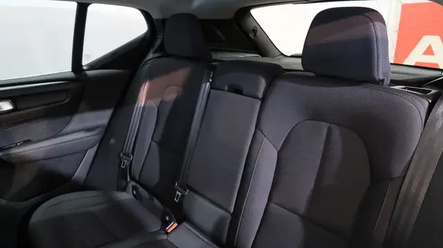 Volvo XC40 view 10