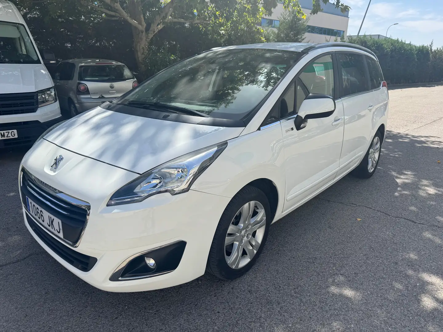 Peugeot 5008 Allure 5008 1.2  hibrida Blanco - 1