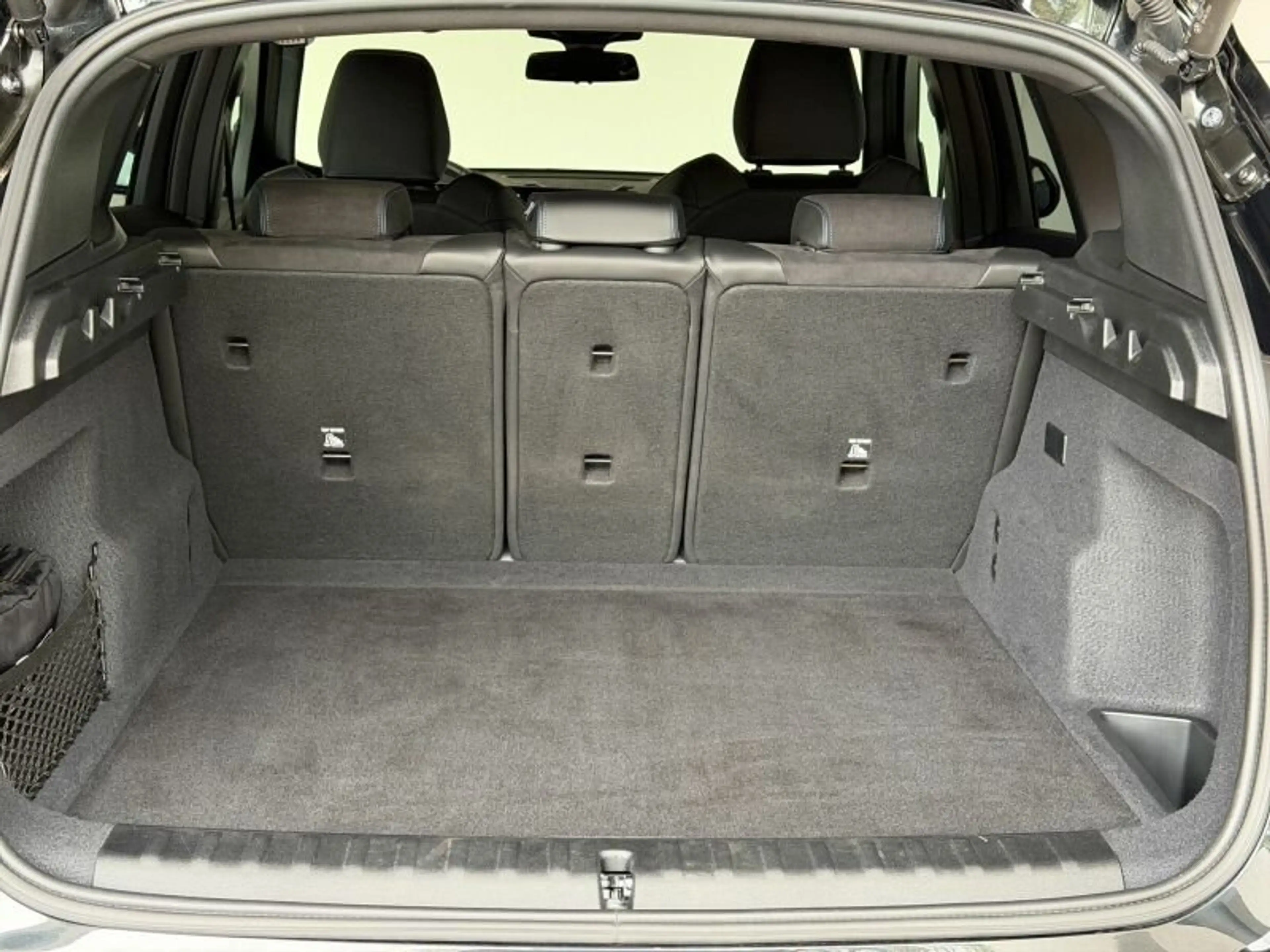 BMW iX1 xDrive30 M Sportpaket — photo 11
