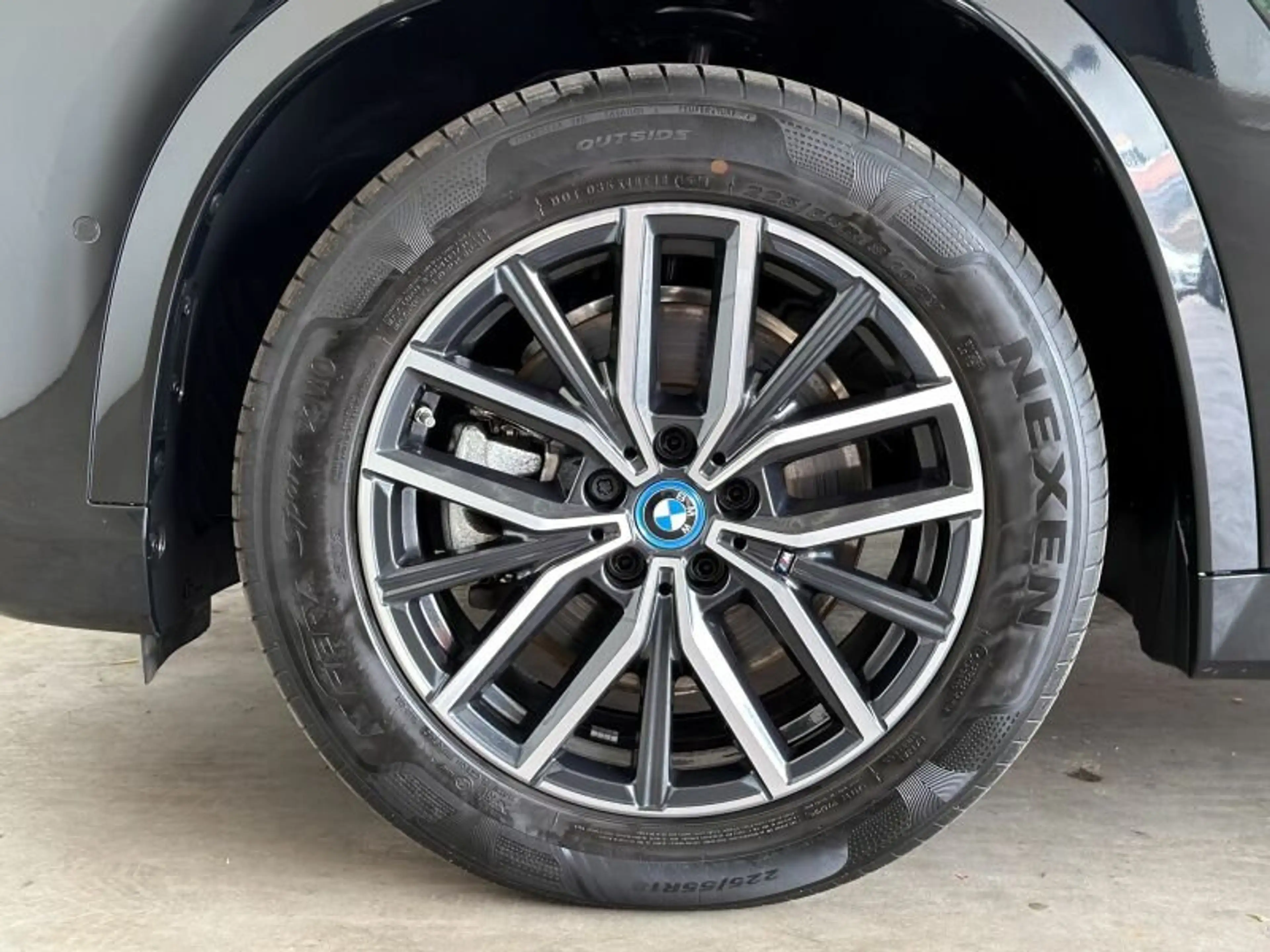 BMW iX1 xDrive30 M Sportpaket — photo 3