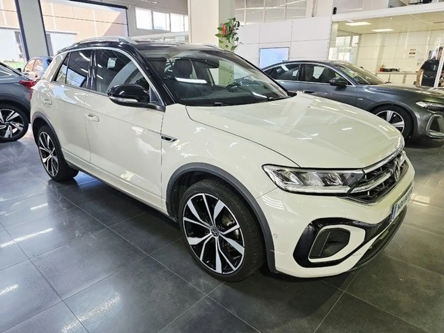 Volkswagen T-Roc 1.5 TSI R-Line kW DSG7 110KW Beige - 2