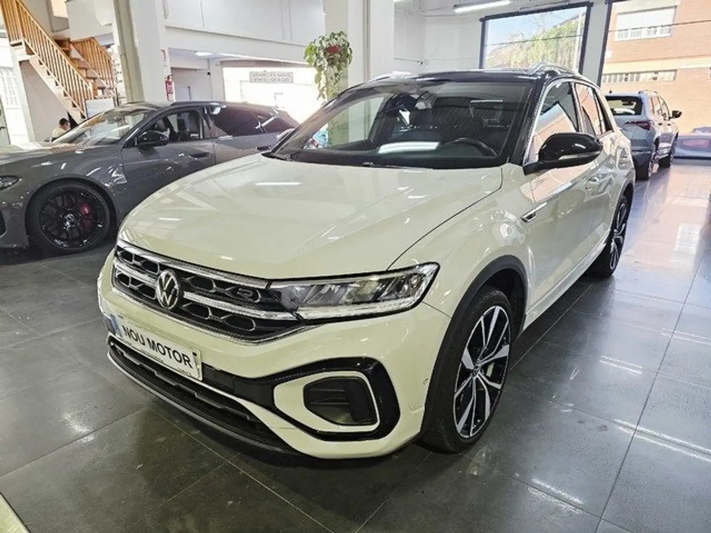 Volkswagen T-Roc 1.5 TSI R-Line kW DSG7 110KW Beige - 1