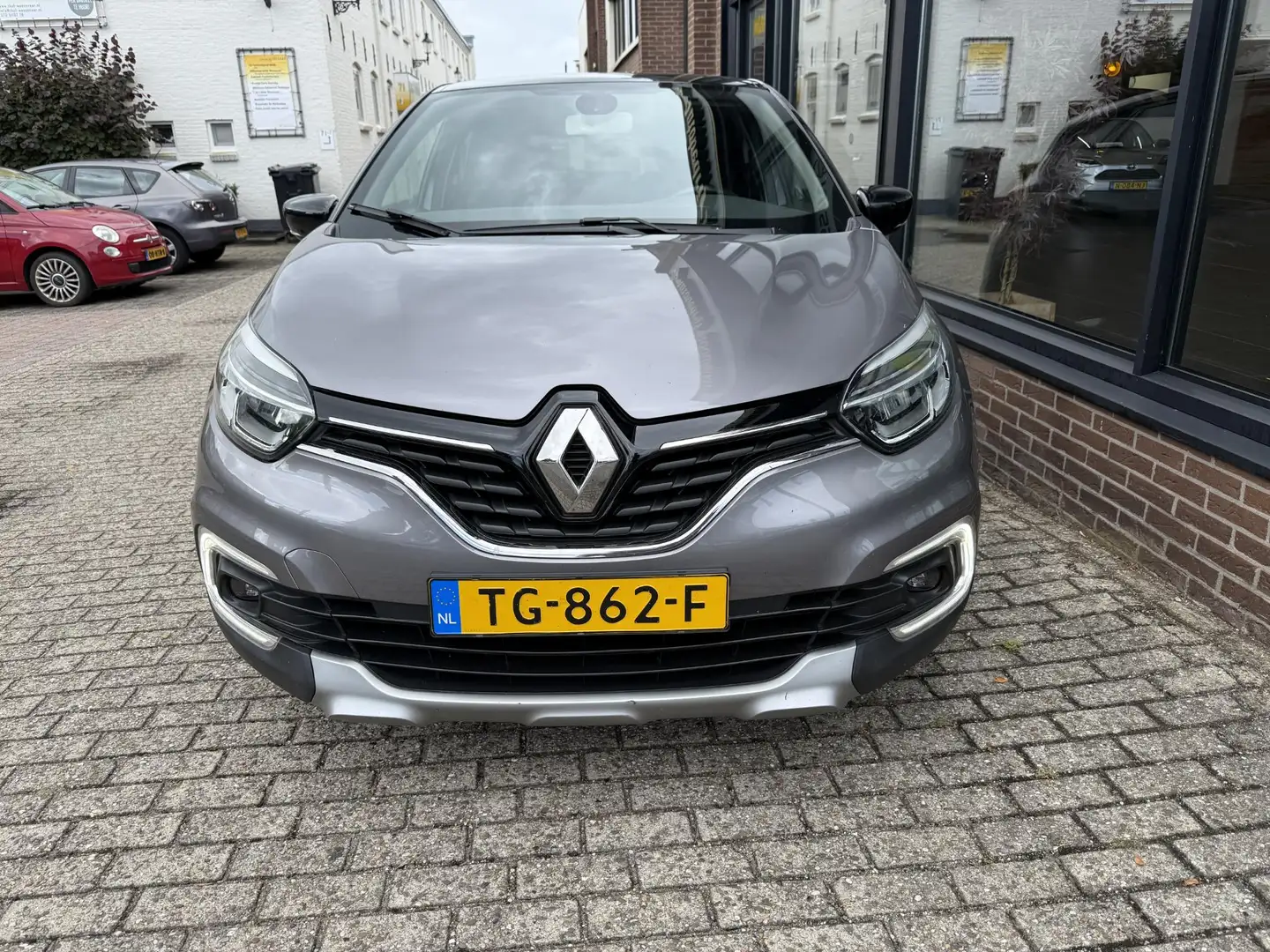 Renault Captur 1.2 TCe Intens Automaat Grijs - 2