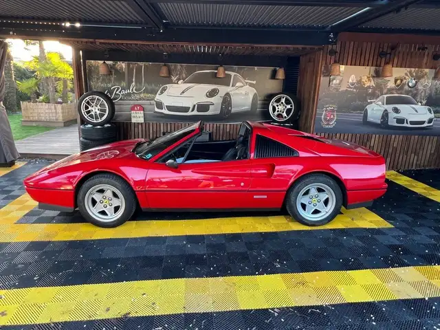 Ferrari 328 V8 1 main entretien concession official pozzi le mans