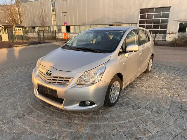 Toyota Verso Life