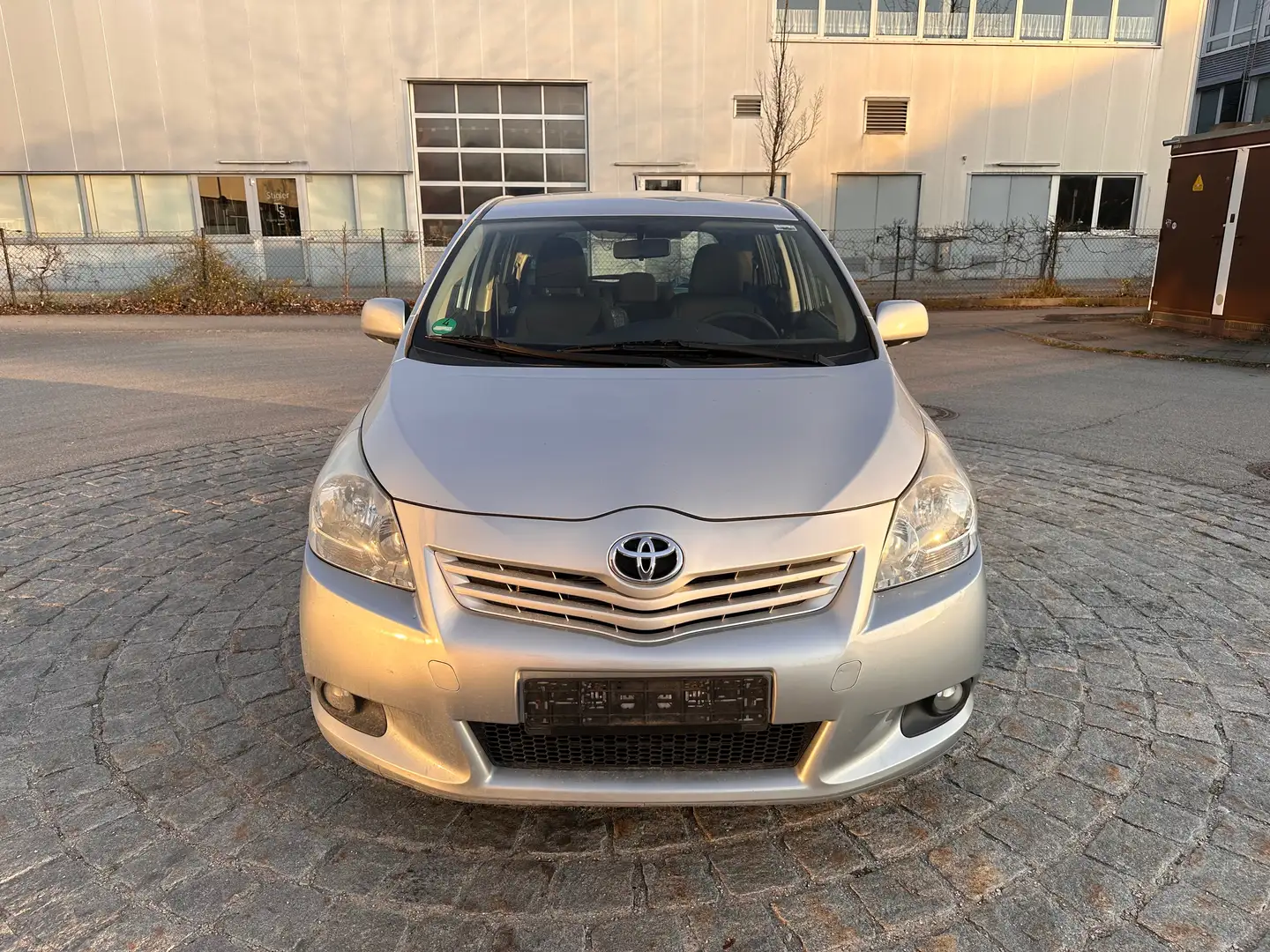 Toyota Verso Life Silber - 2