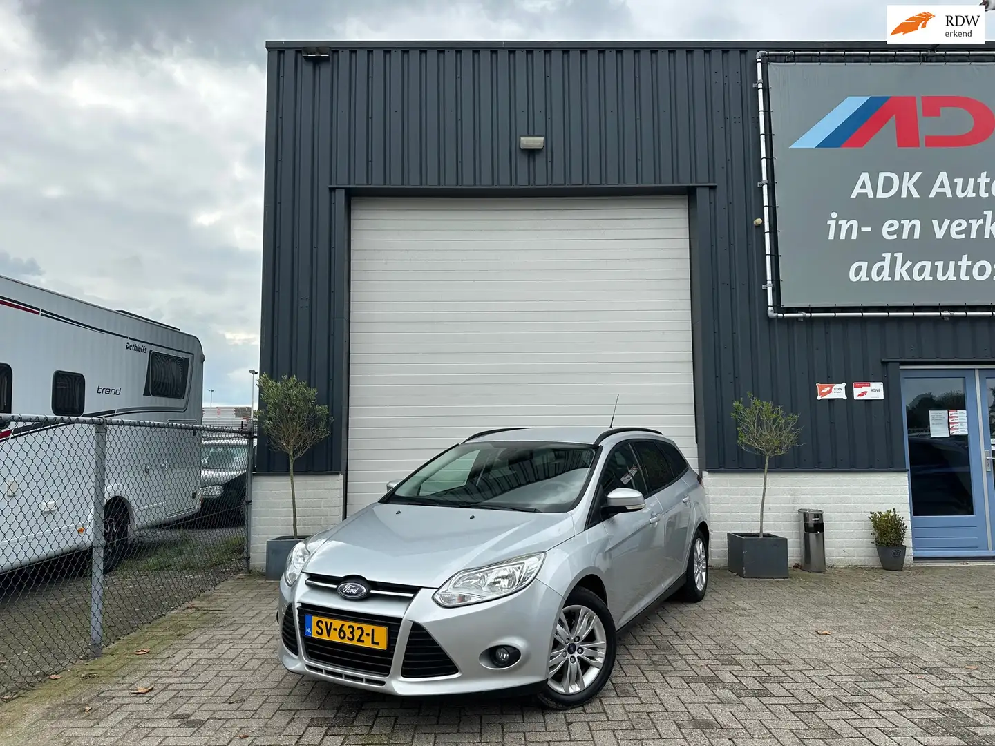 Ford Focus Wagon 1.0 EcoBoost Trend NAVI/STOELVERW/TREKHAAK/P Grau - 1