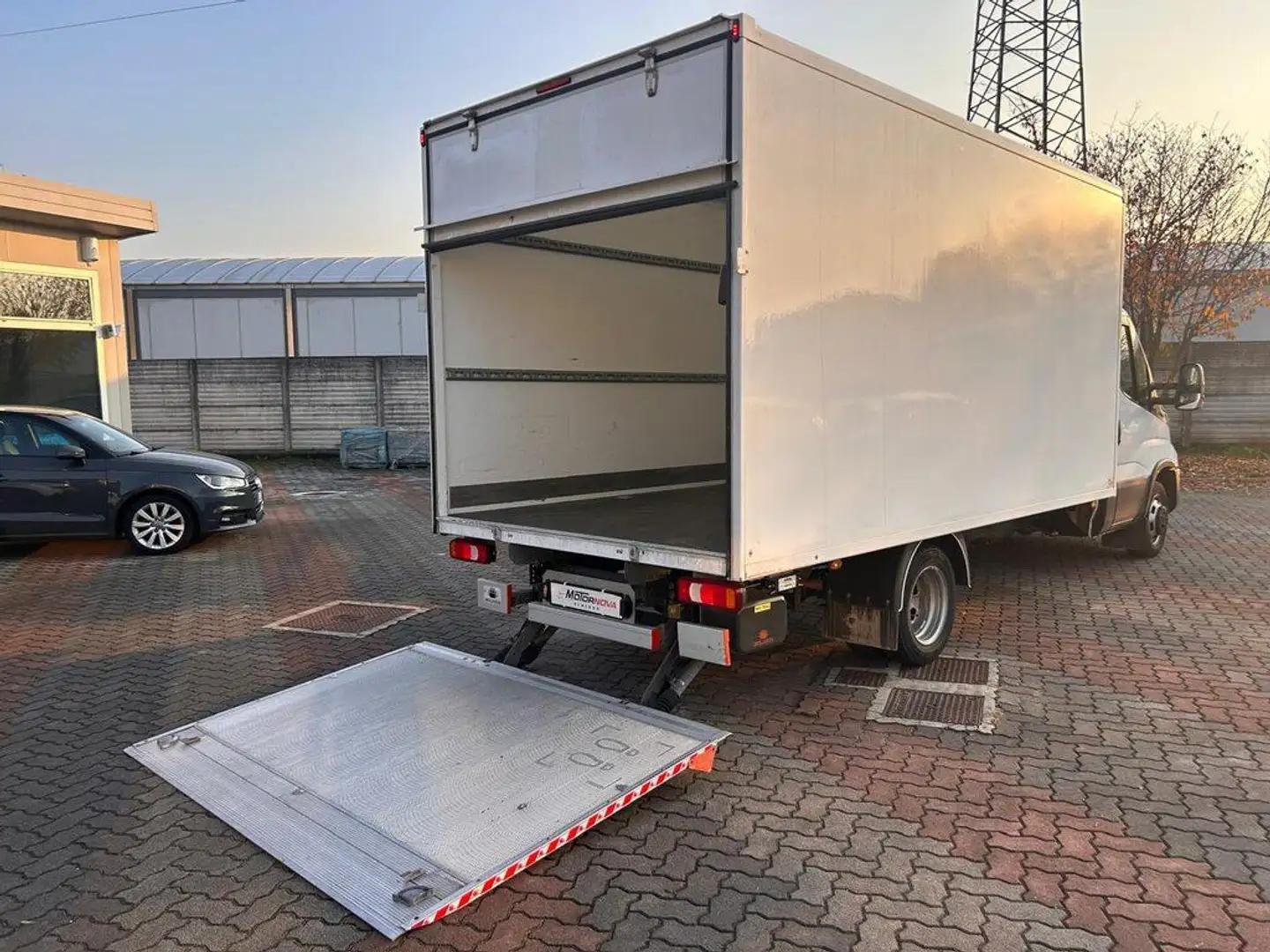 Iveco Daily Daily 35 - 160 con sponda idraulica Blanc - 2