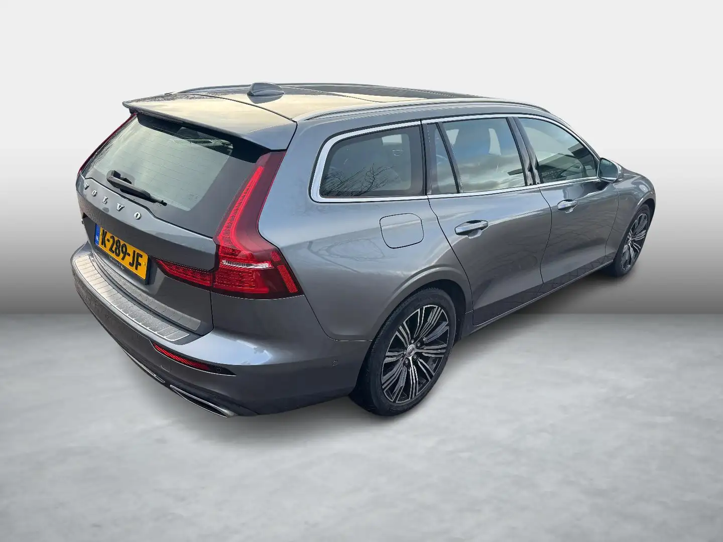 Volvo V60 2.0 T6 Recharge AWD Inscription | Trekhaak | Panor Grau - 2