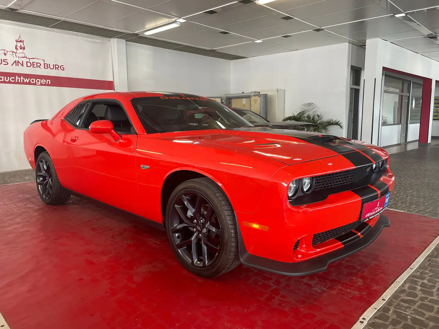 Dodge Challenger SXT *2. Hd + Sport + BT+ Tempomat + KeylessGo * Rojo - 1