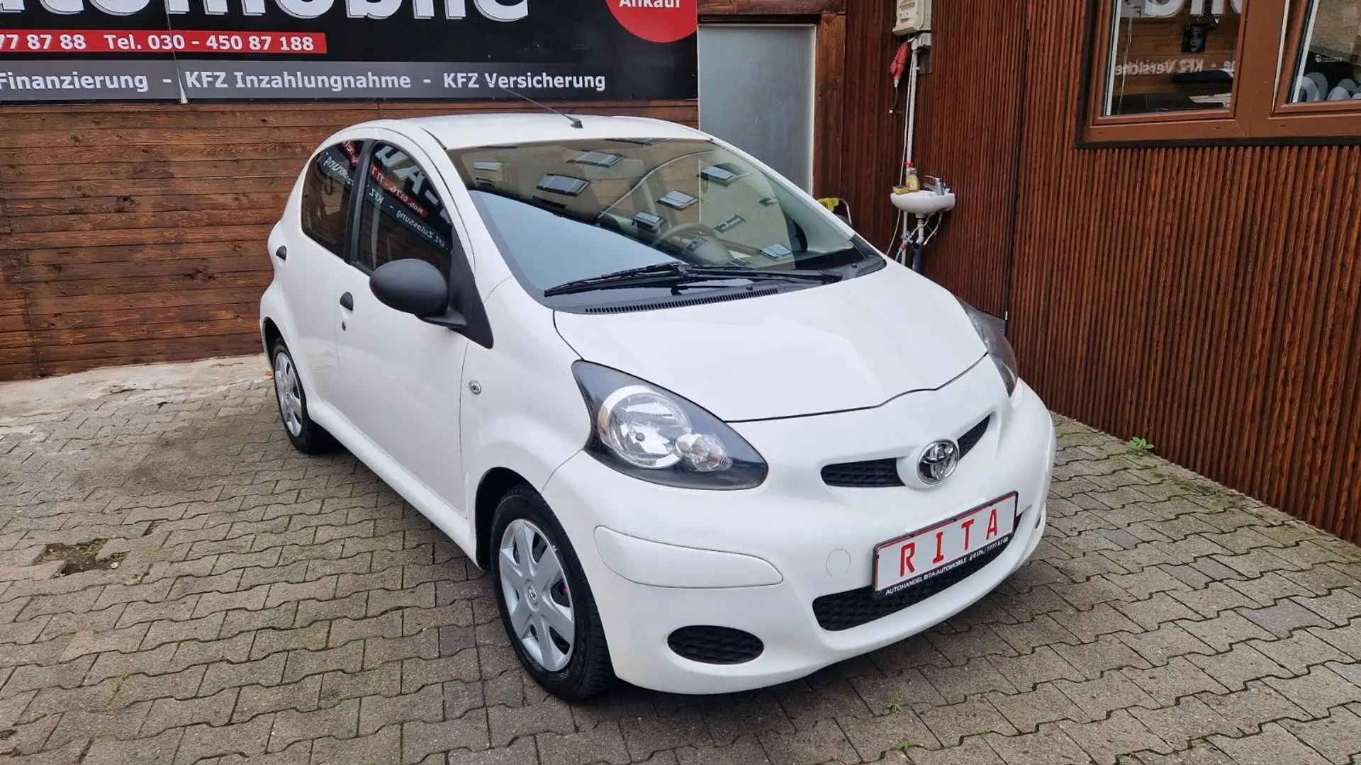 Toyota Aygo (X) 1,0-l-VVT-i, Nichtraucher, KM 63733 Blanco - 1