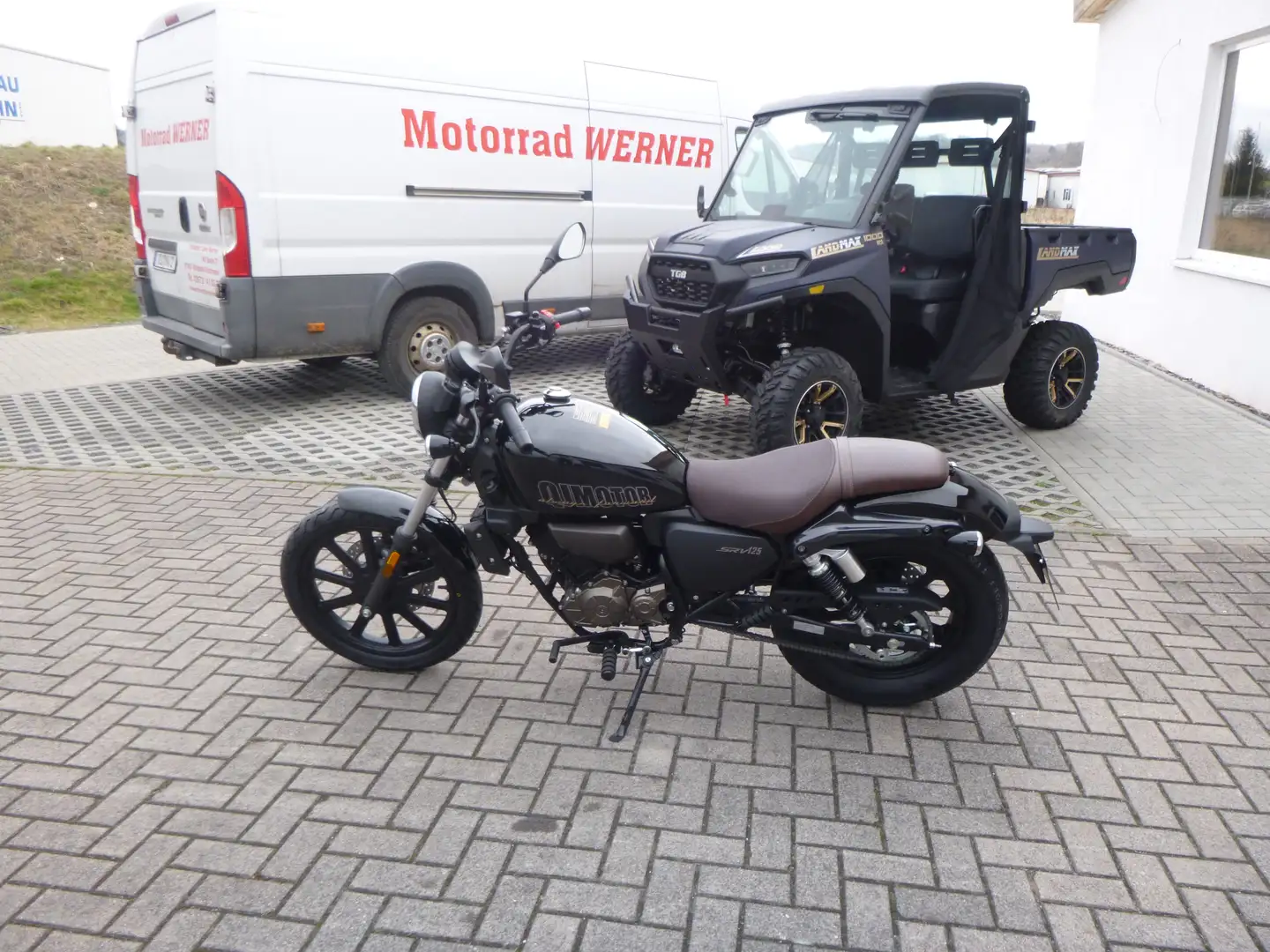 QJ Motor SRV 125 Schwarz - 1