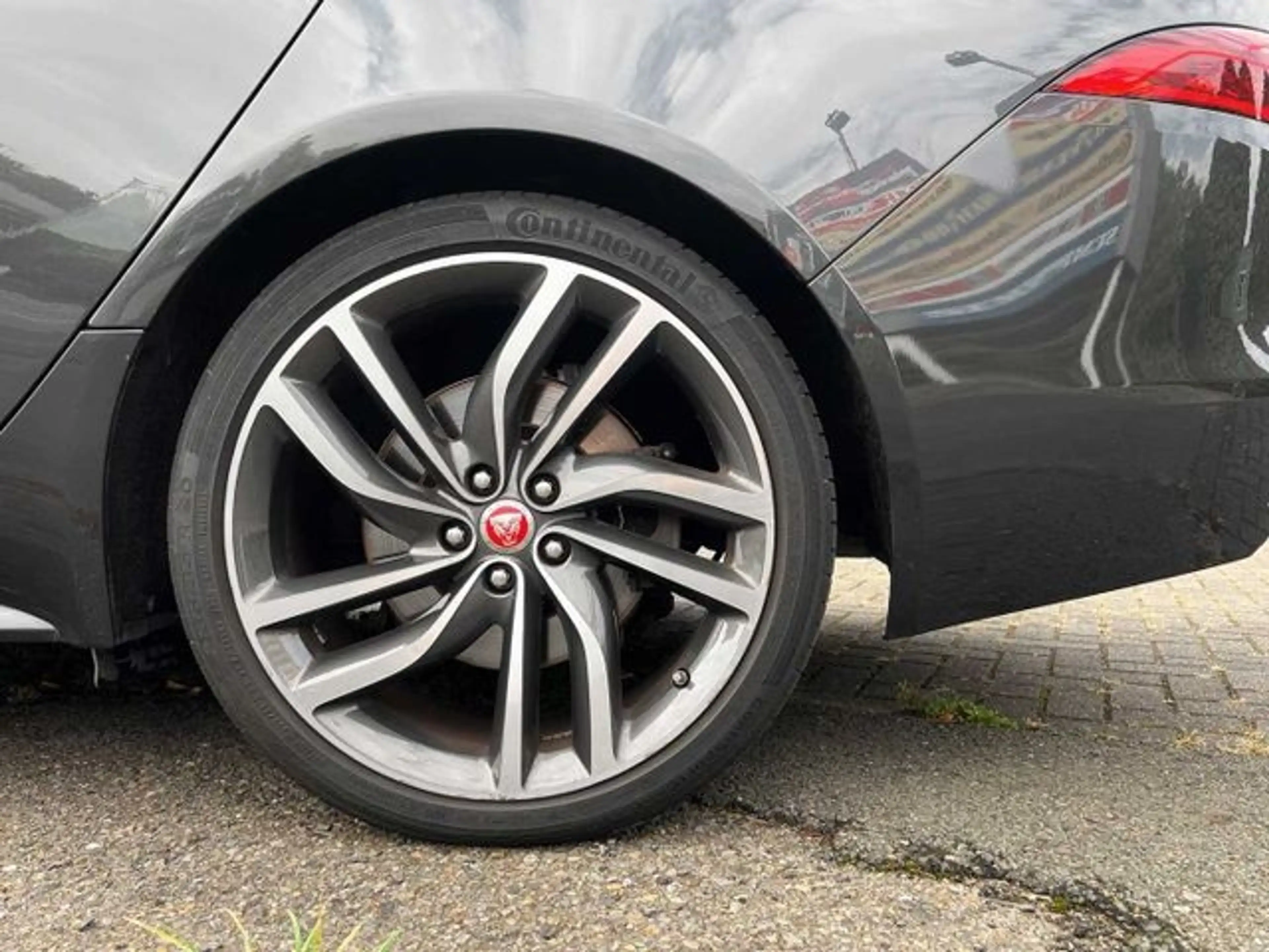 Jaguar XF Sportbrake 30t AWD R-Sport — photo 9