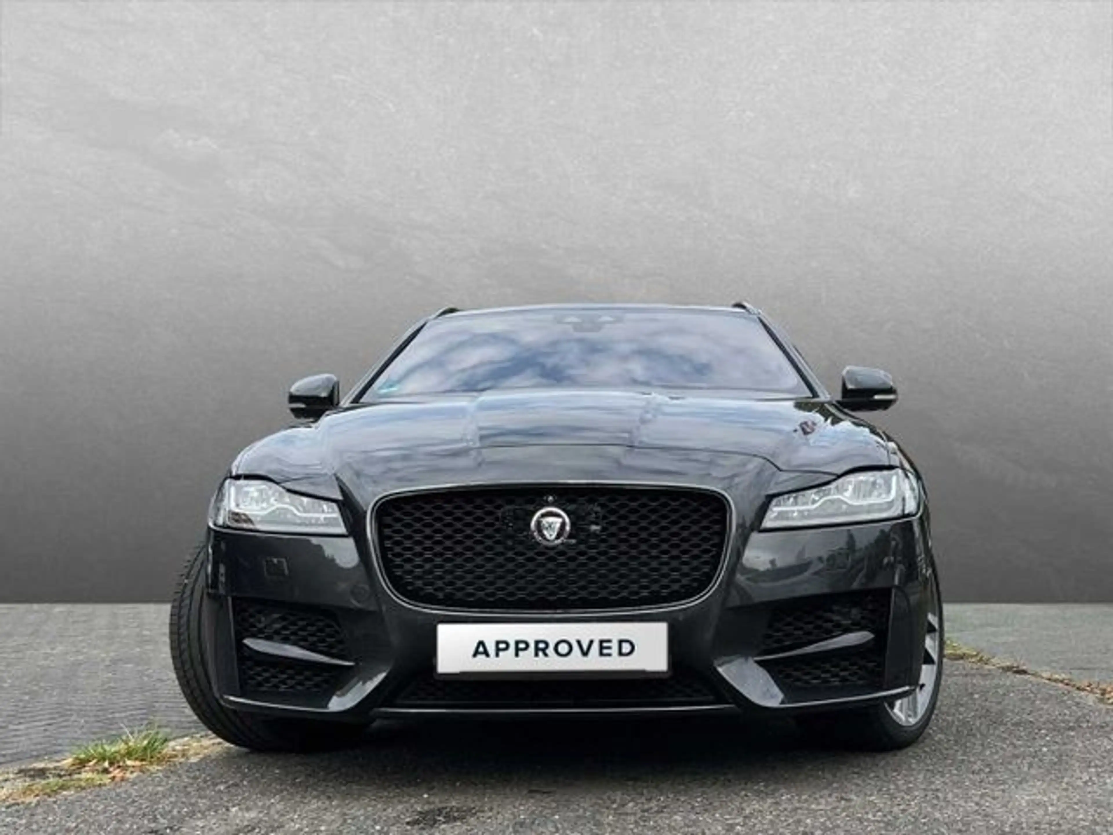 Jaguar XF Sportbrake 30t AWD R-Sport — photo 2