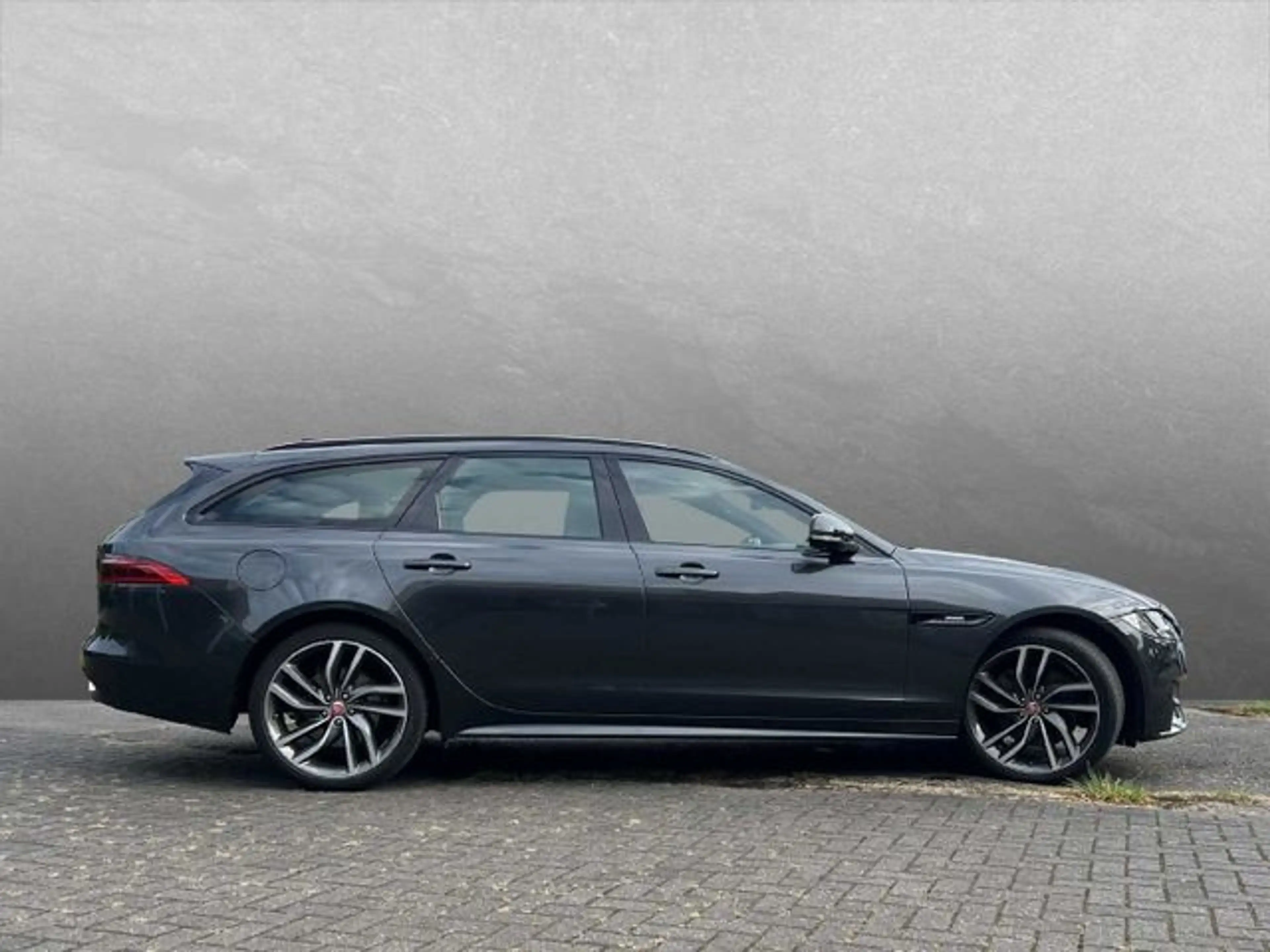 Jaguar XF Sportbrake 30t AWD R-Sport — photo 5