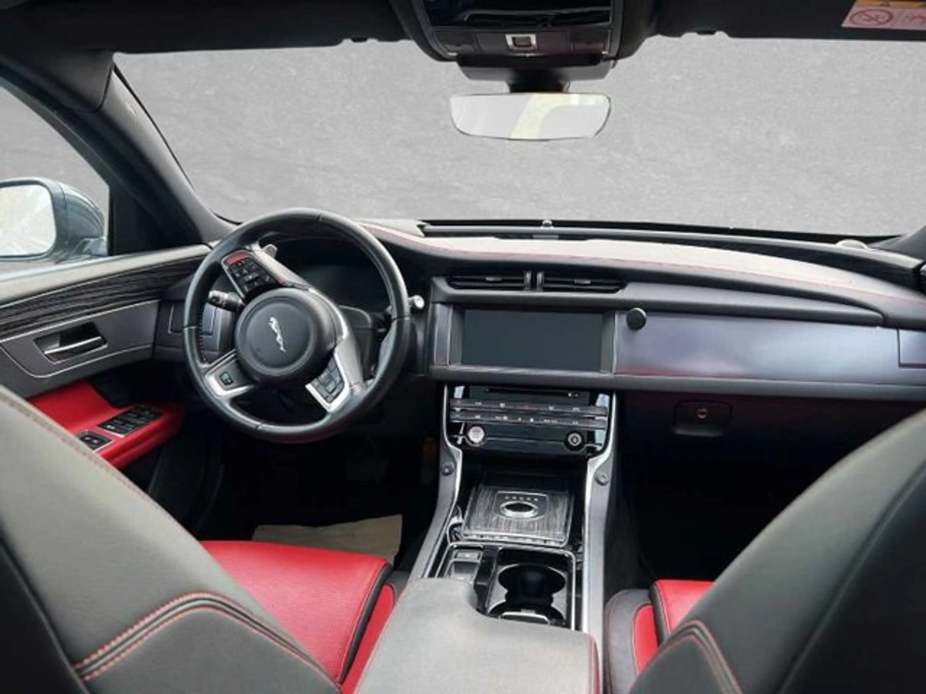 Jaguar XF Sportbrake 30t AWD R-Sport — photo 7