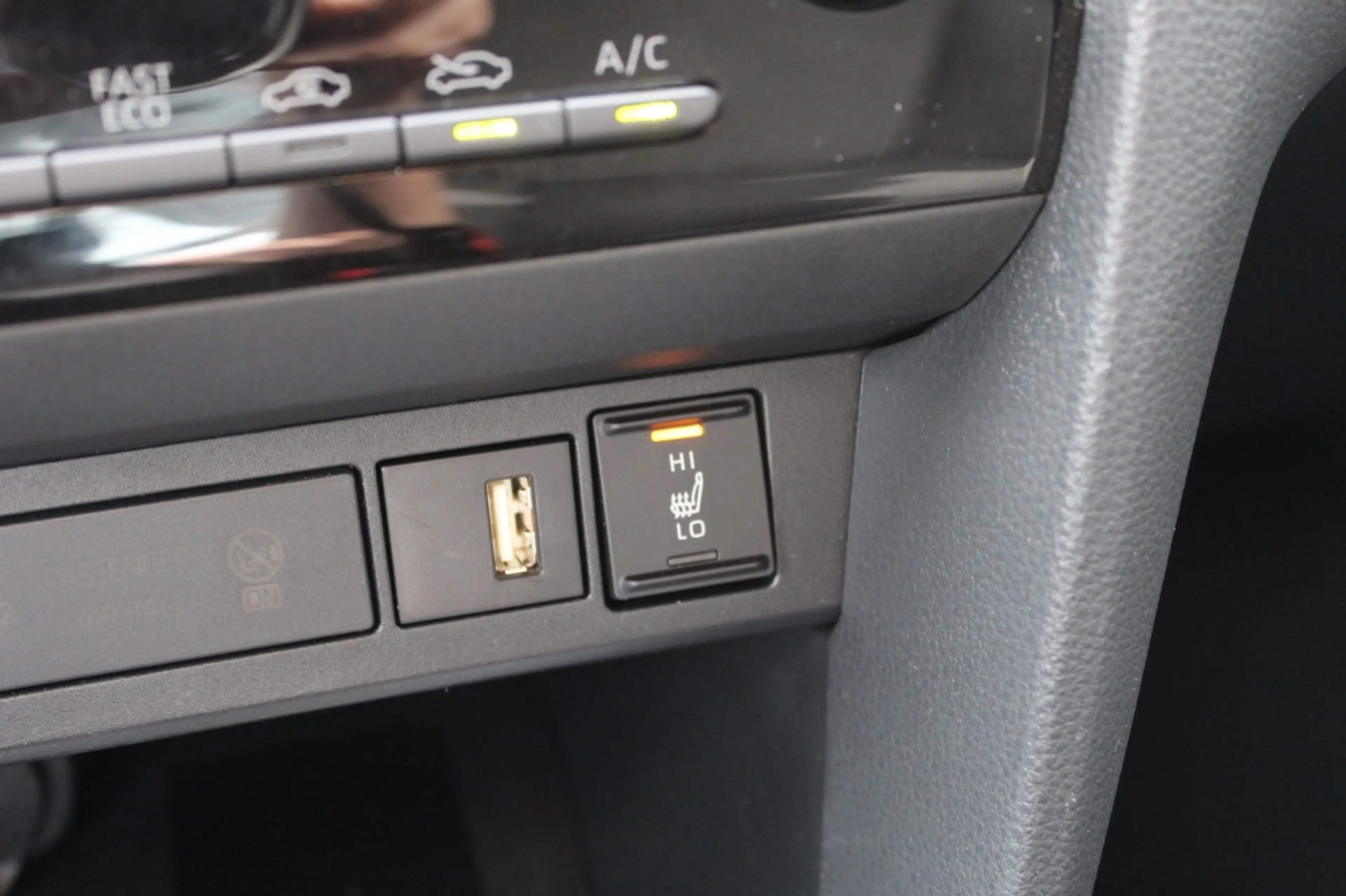 Toyota Yaris Cross Hybrid Team D Safety / Stoelverwarming / Parkeerse — photo 15