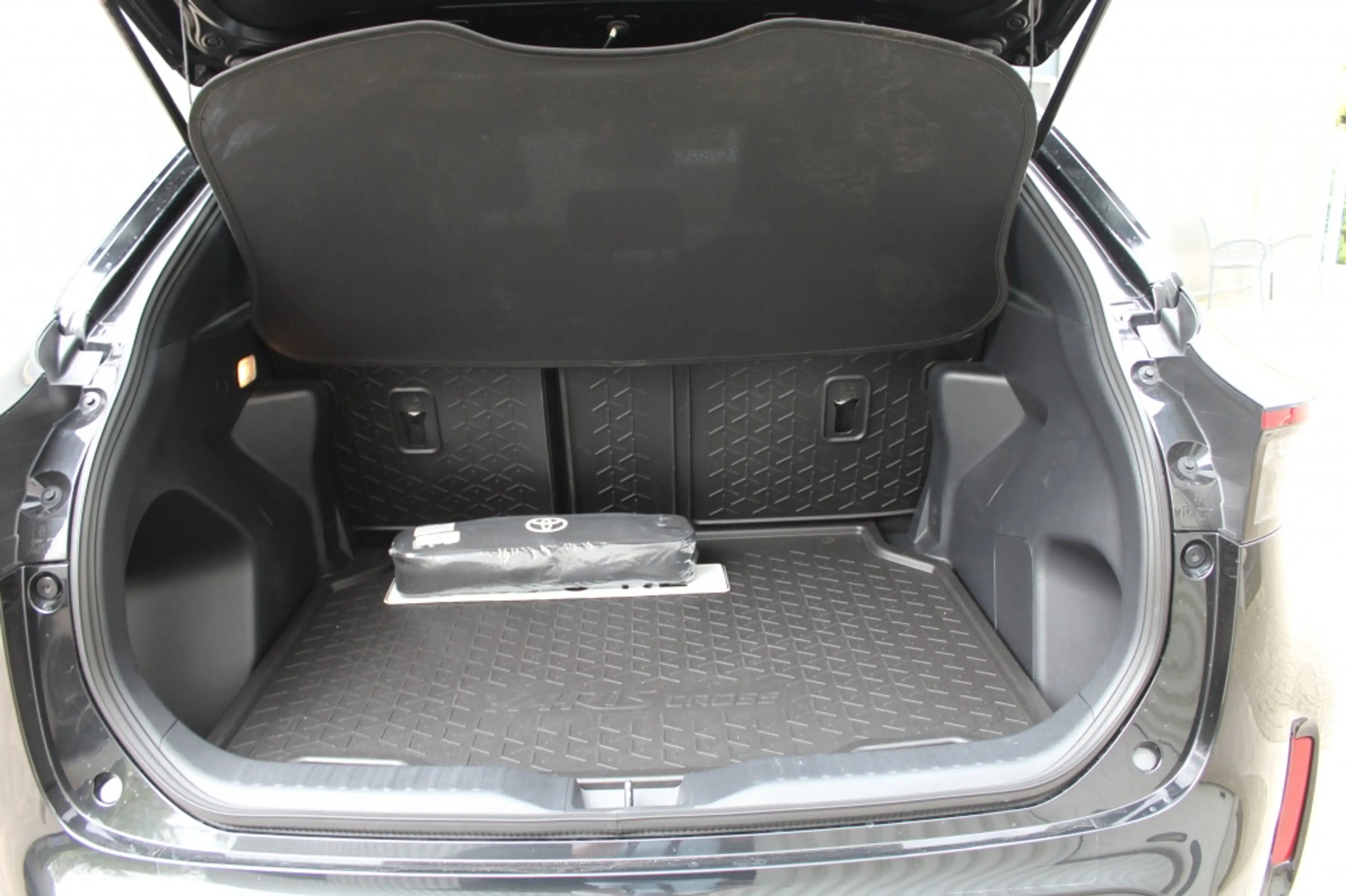 Toyota Yaris Cross Hybrid Team D Safety / Stoelverwarming / Parkeerse — photo 13
