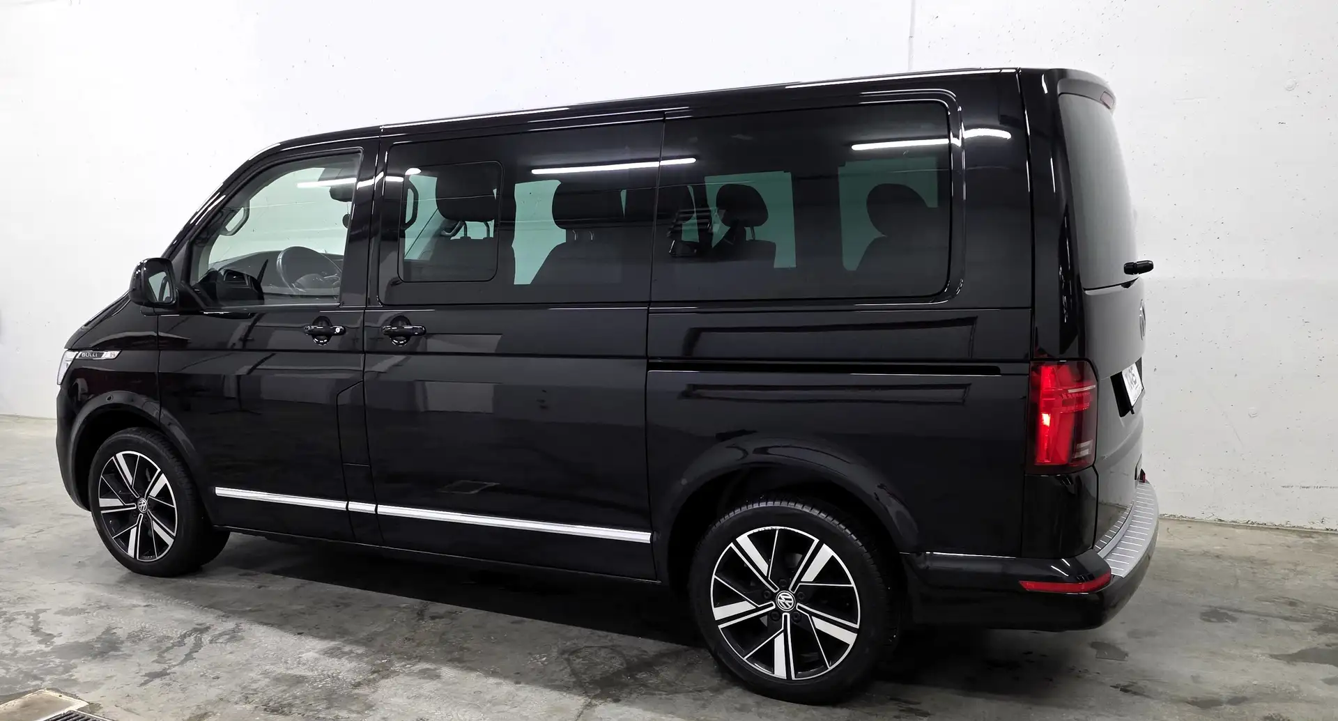 Volkswagen T6.1 Multivan Bulli DSG 4MOTION Noir - 2