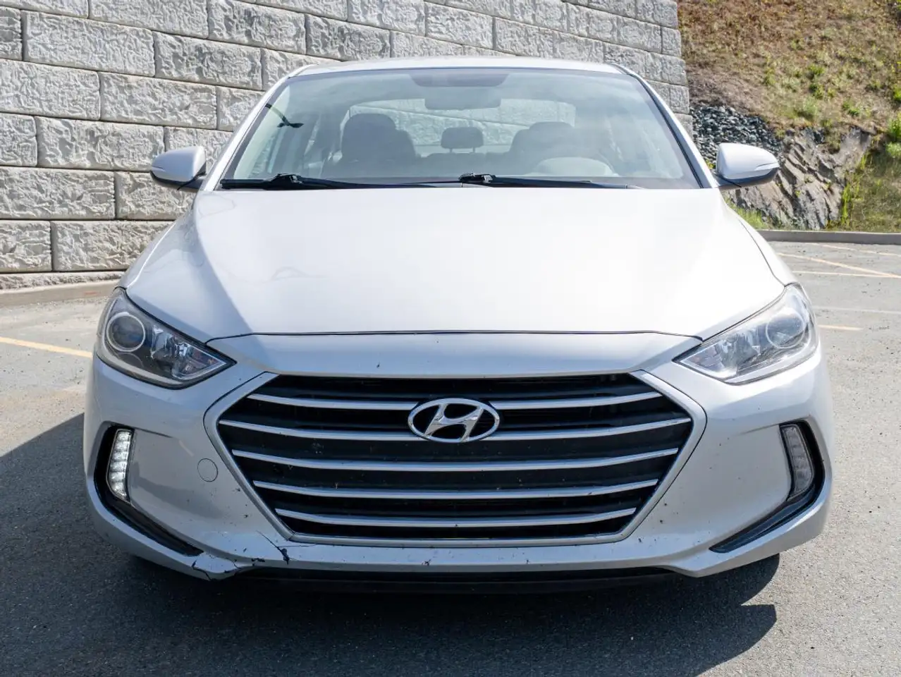 Hyundai ELANTRA photo Hyundai ELANTRA