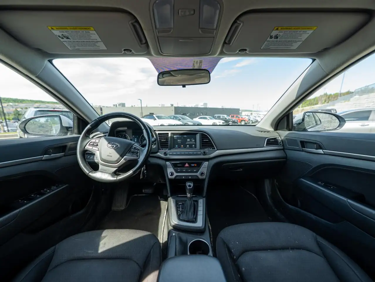 Hyundai ELANTRA photo Hyundai ELANTRA