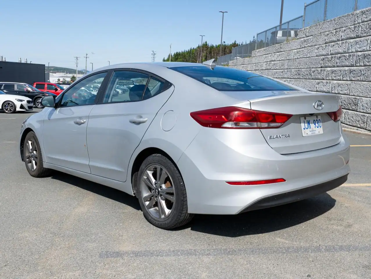 Hyundai ELANTRA photo Hyundai ELANTRA