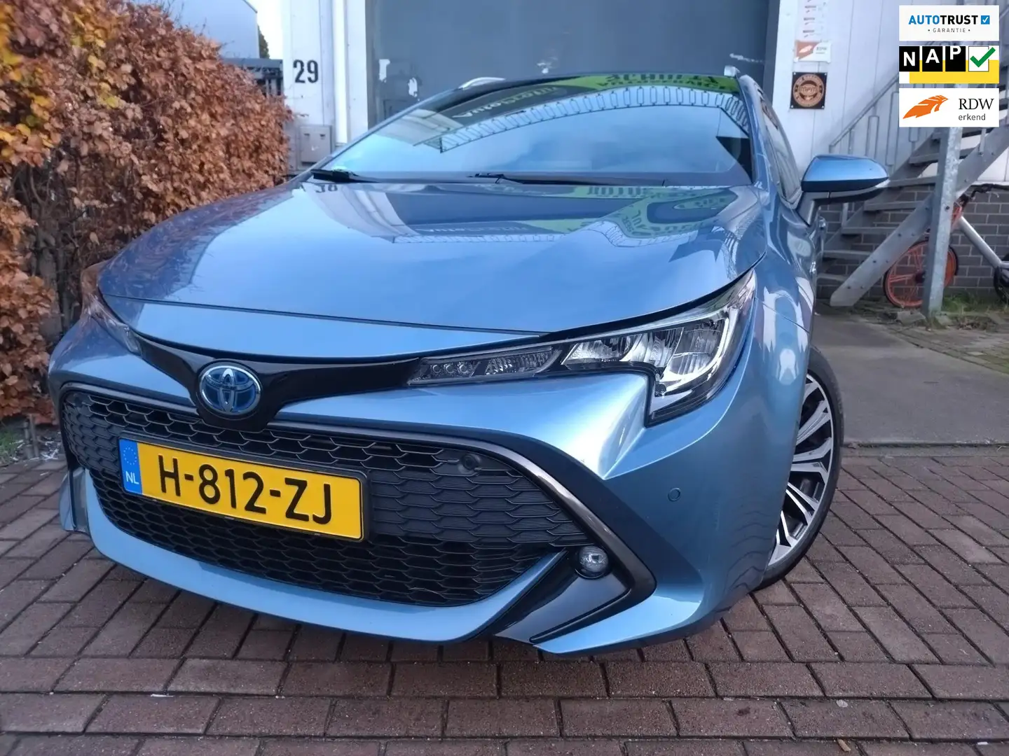 Toyota Corolla Touring Sports 2.0 Hybrid Business Plus Blauw - 1