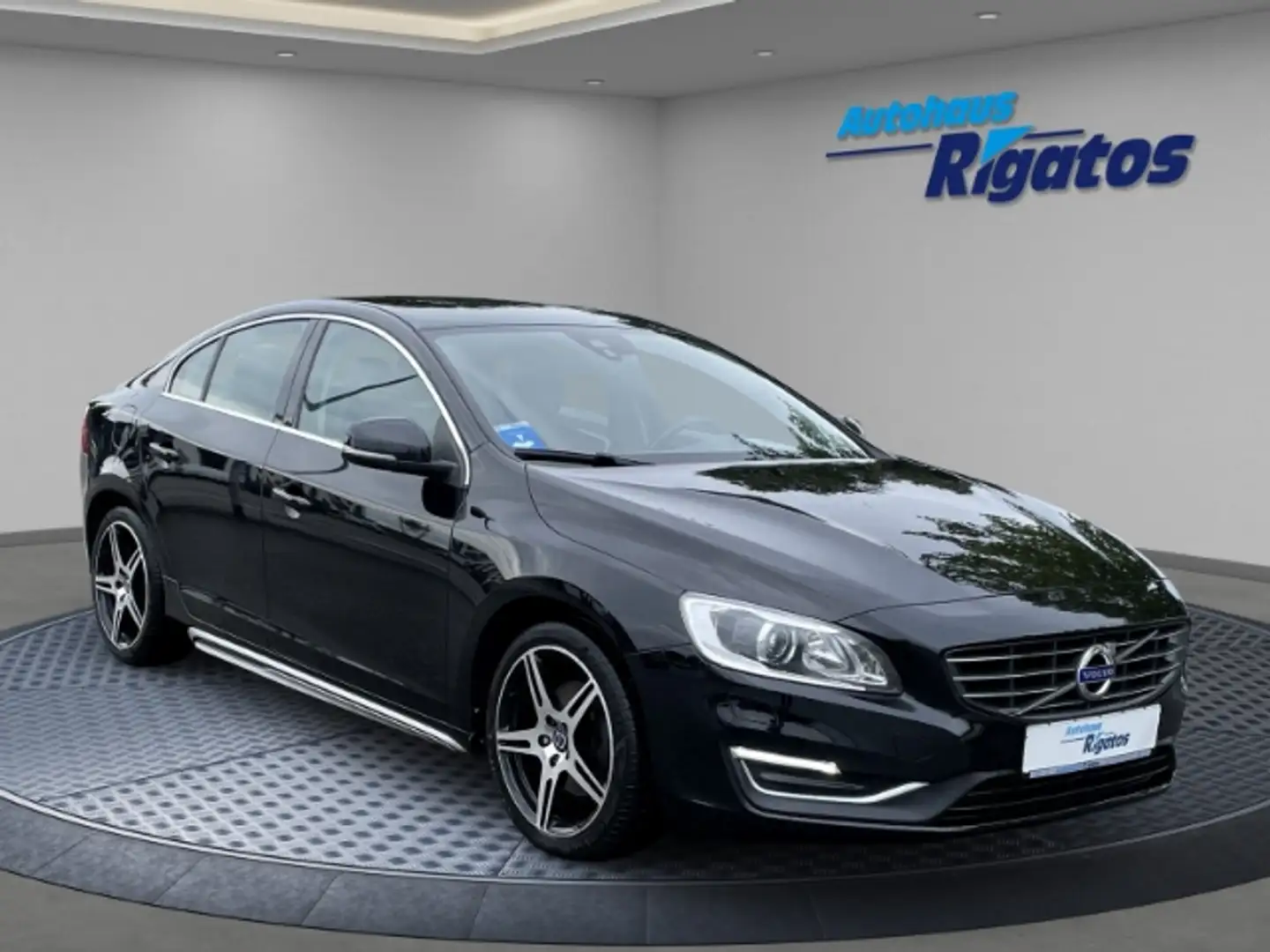 Volvo S60 Lim. D4 Momentum Sitzheizung, Tempomat crna - 1