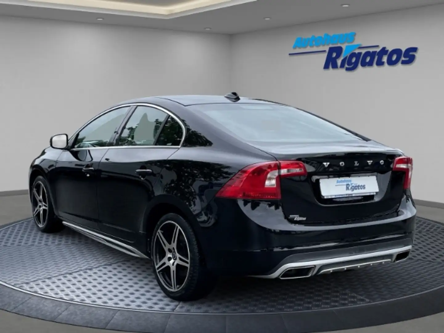 Volvo S60 Lim. D4 Momentum Sitzheizung, Tempomat crna - 2