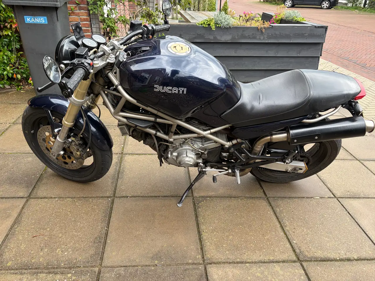 Ducati Monster 900
