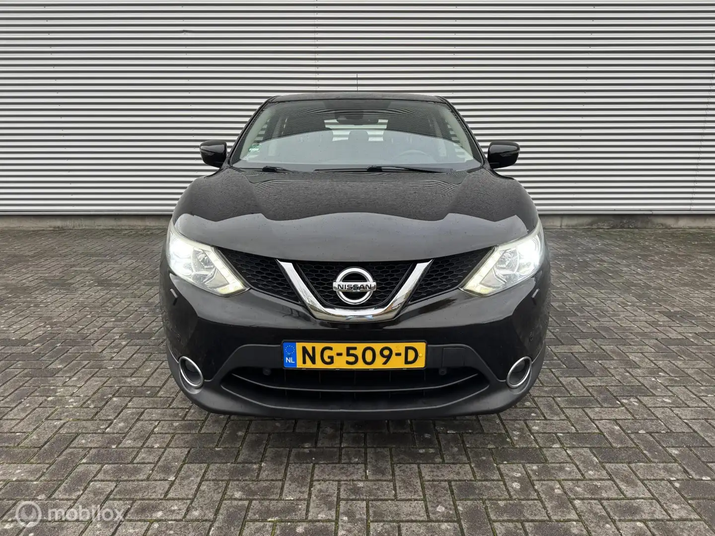 Nissan Qashqai 1.2 Acenta | Xenon | Navigatie | Stoelverwarming | Negro - 2