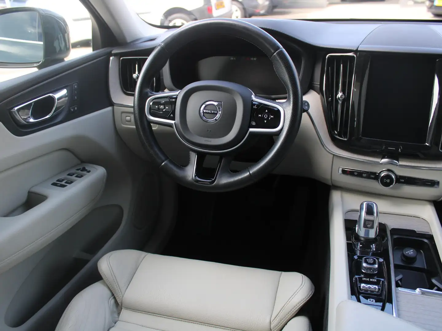 Volvo XC60 2.0 T8 Twin Engine AWD Inscription | ELEKTRISCH SC Grijs - 2