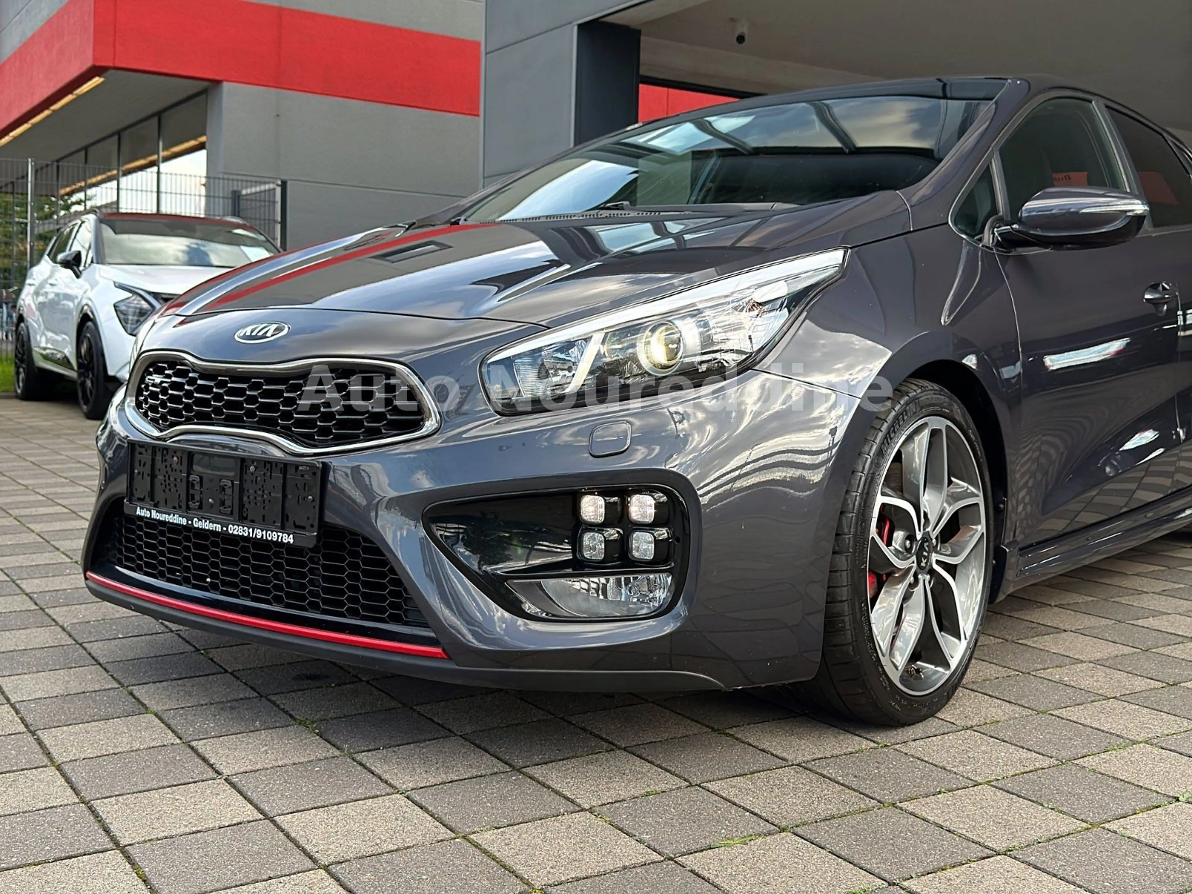 Kia Ceed / cee'd Ceed GT-Track Panorama*Leder*Navi*Xenon*Kamera — photo 8
