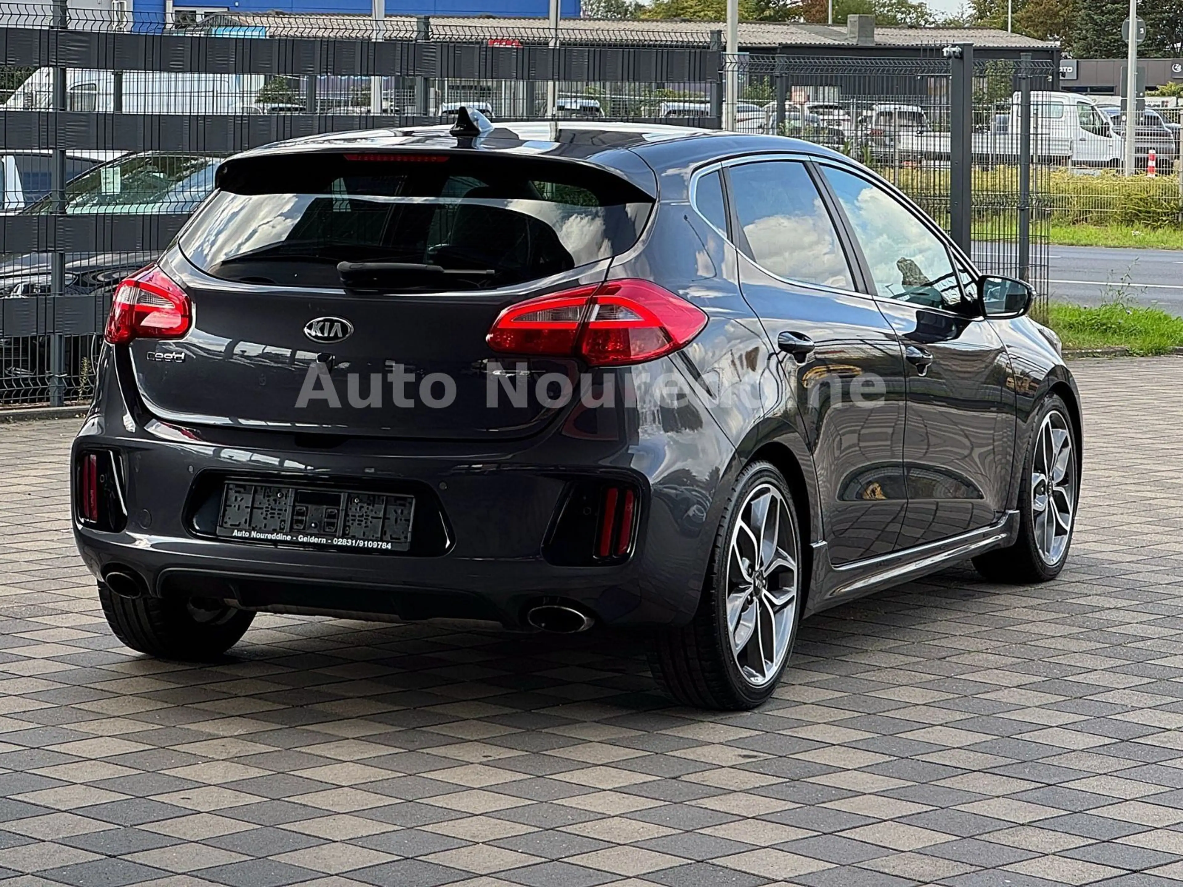 Kia Ceed / cee'd Ceed GT-Track Panorama*Leder*Navi*Xenon*Kamera — photo 6
