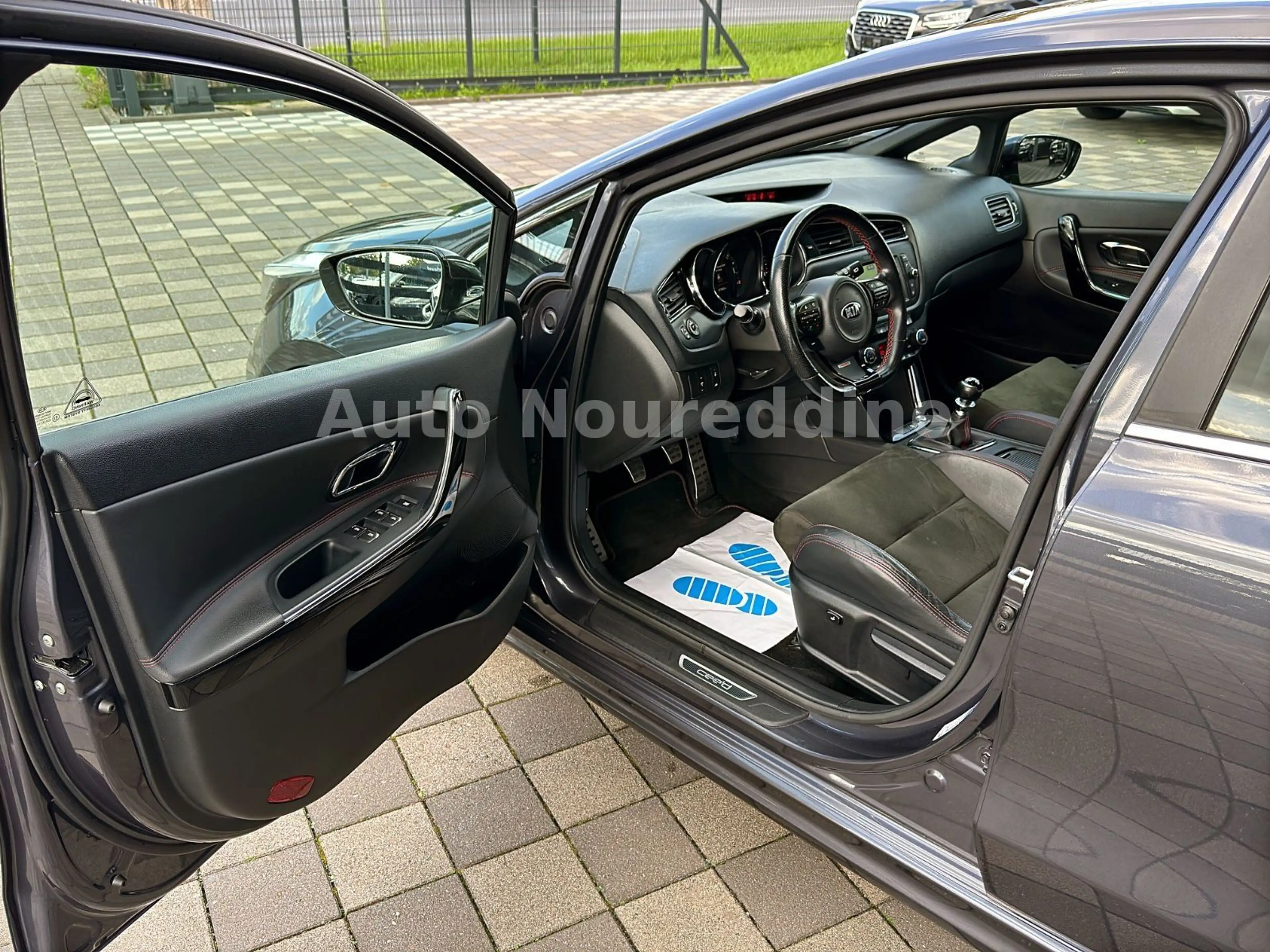 Kia Ceed / cee'd Ceed GT-Track Panorama*Leder*Navi*Xenon*Kamera — photo 11