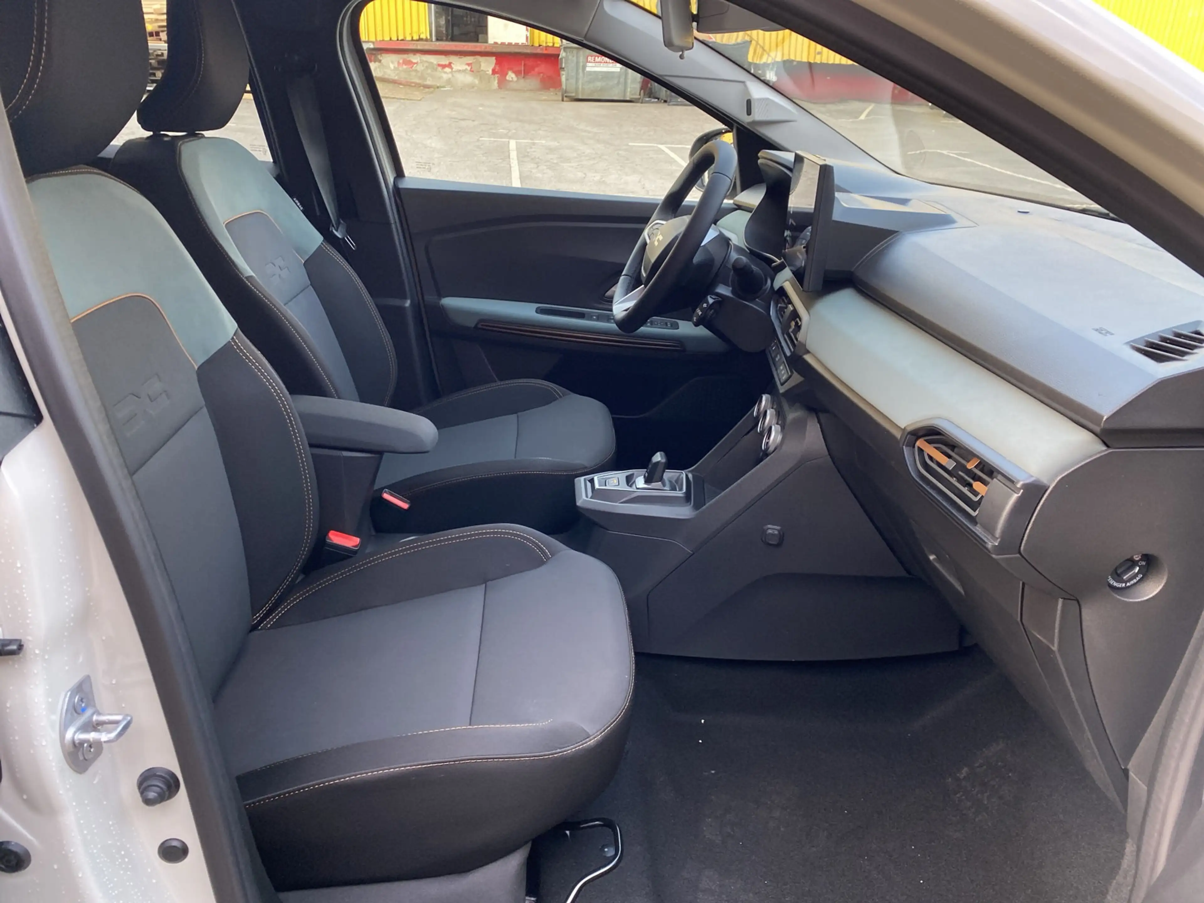 Dacia Jogger Extreme hybrid 155 Auto 360°Kamera Navi — photo 11