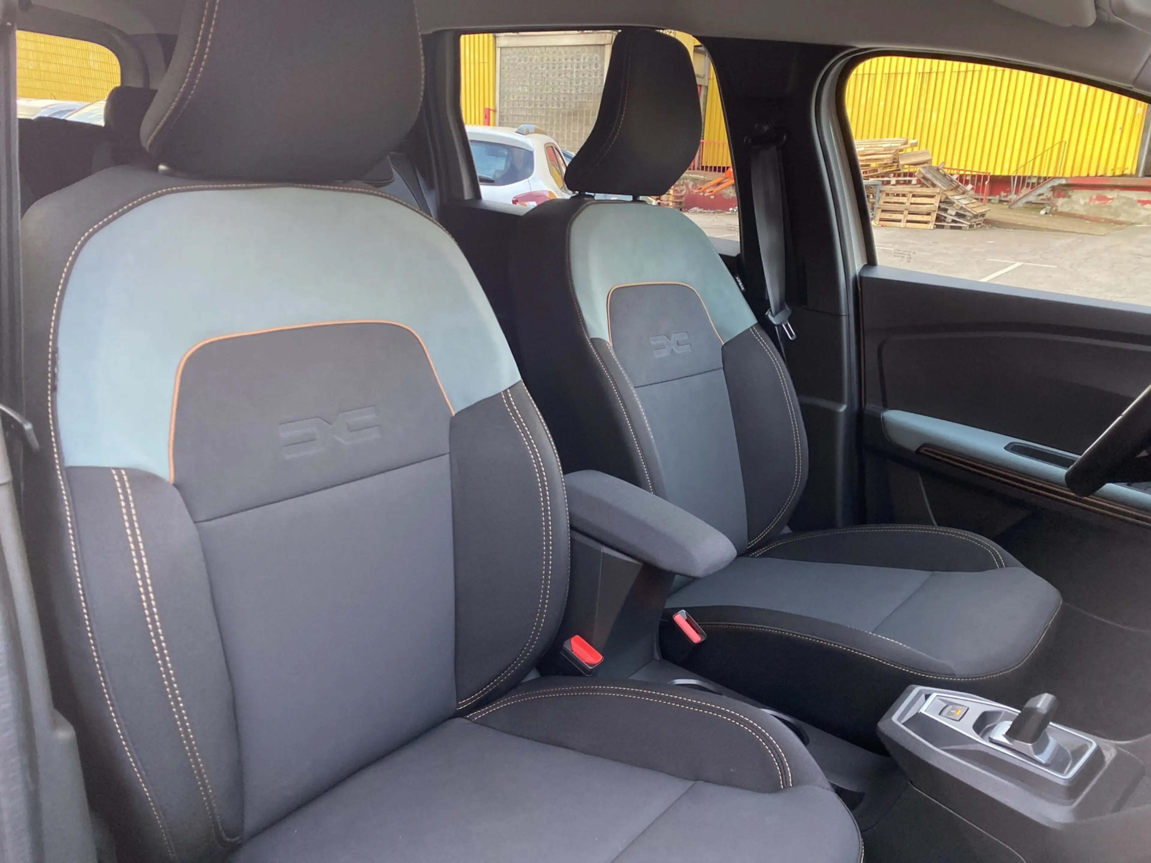 Dacia Jogger Extreme hybrid 155 Auto 360°Kamera Navi — photo 13
