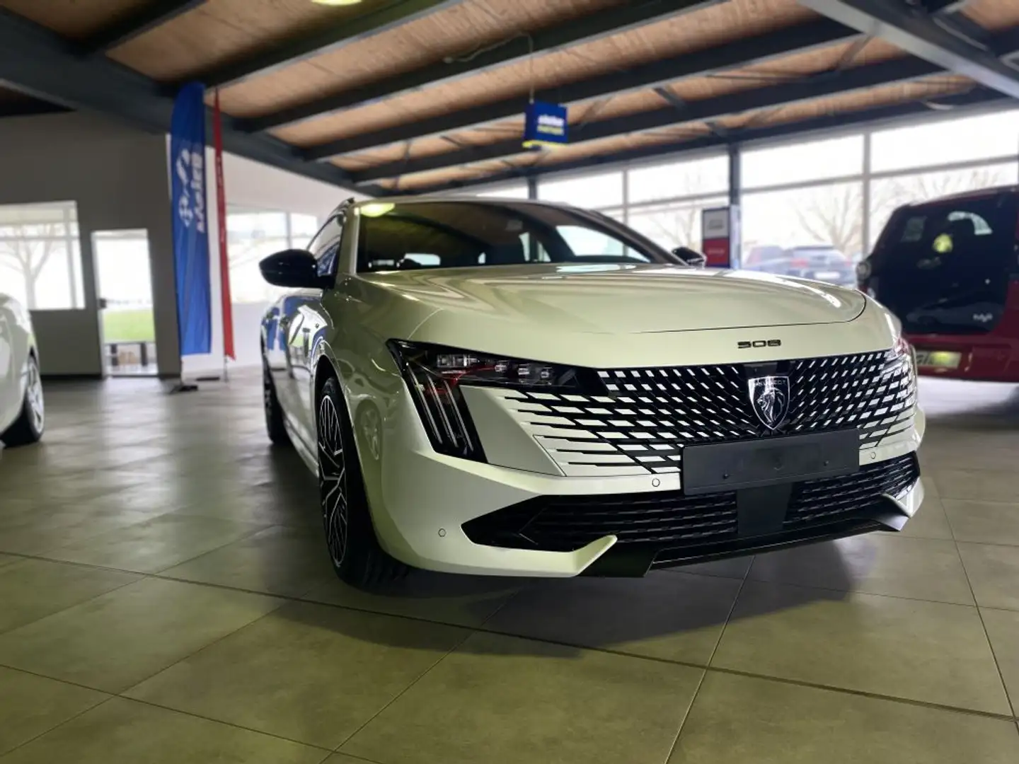 Peugeot 508 SW BlueHDi 130 EAT8 GT Weiß - 2