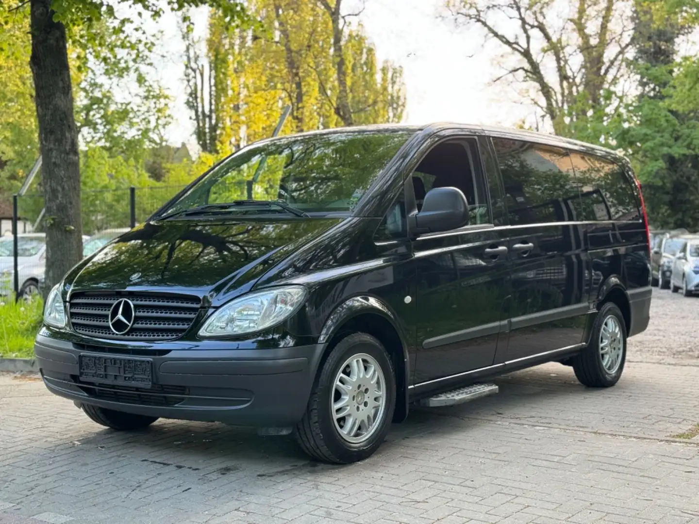 Mercedes-Benz Vito 111 CDI Automatik 9 Sitzer / Standheizung Černá - 2