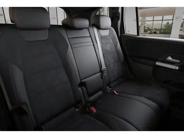 Mercedes-Benz GLB view 10